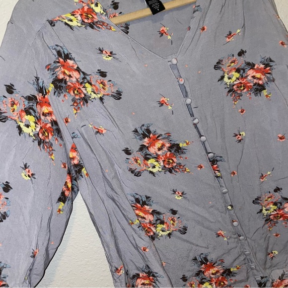 Torrid Harper Gray Floral Challis Blouse - Picture 5 of 6